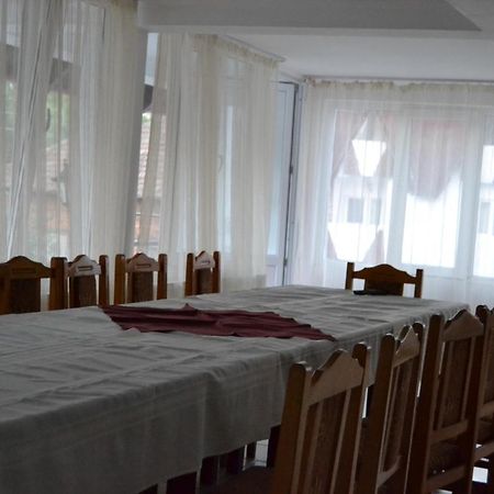Pensiunea Iuliana Căpăţîneni-Ungureni Zewnętrze zdjęcie
