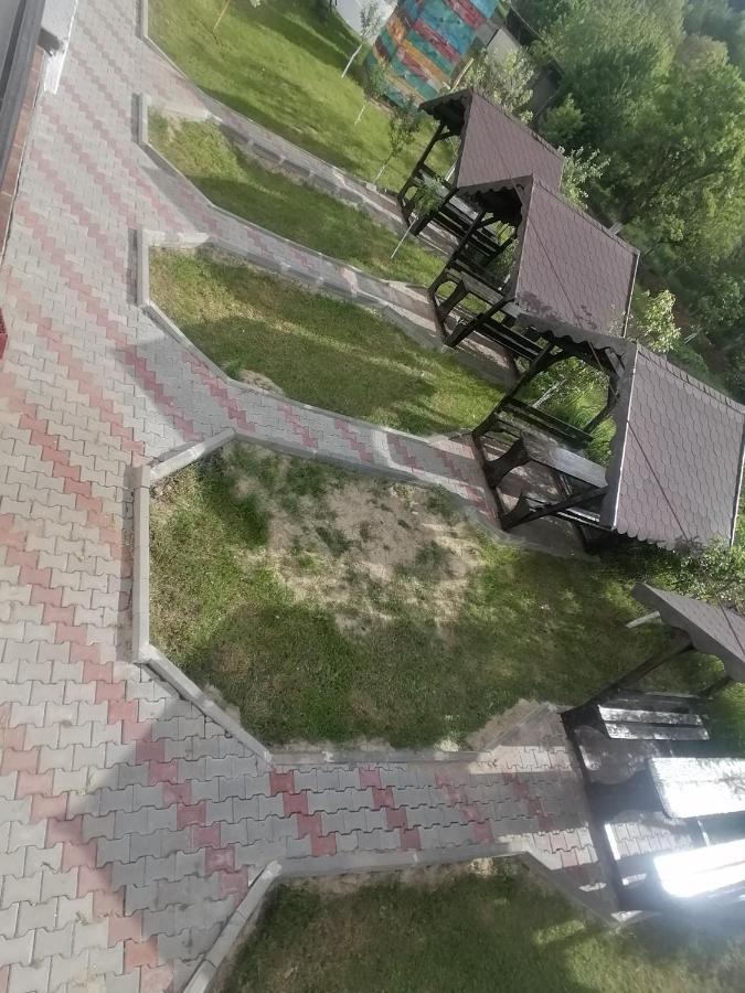 Pensiunea Iuliana Căpăţîneni-Ungureni Zewnętrze zdjęcie
